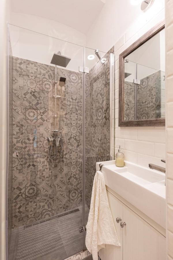 Stylish And Smart Apartment In The Center Budapest Esterno foto