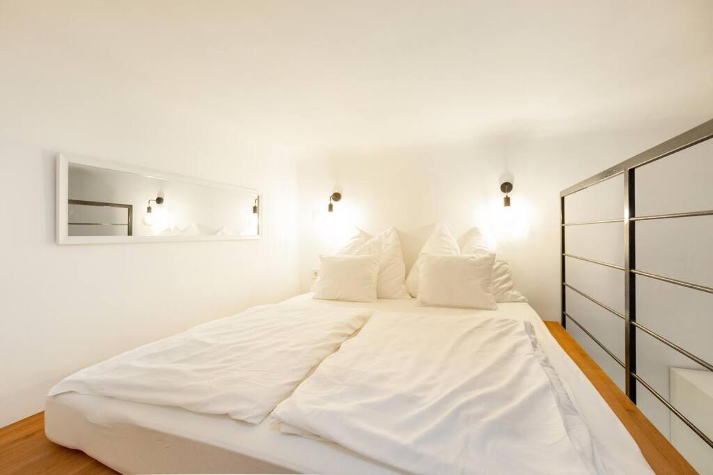 Stylish And Smart Apartment In The Center Budapest Esterno foto